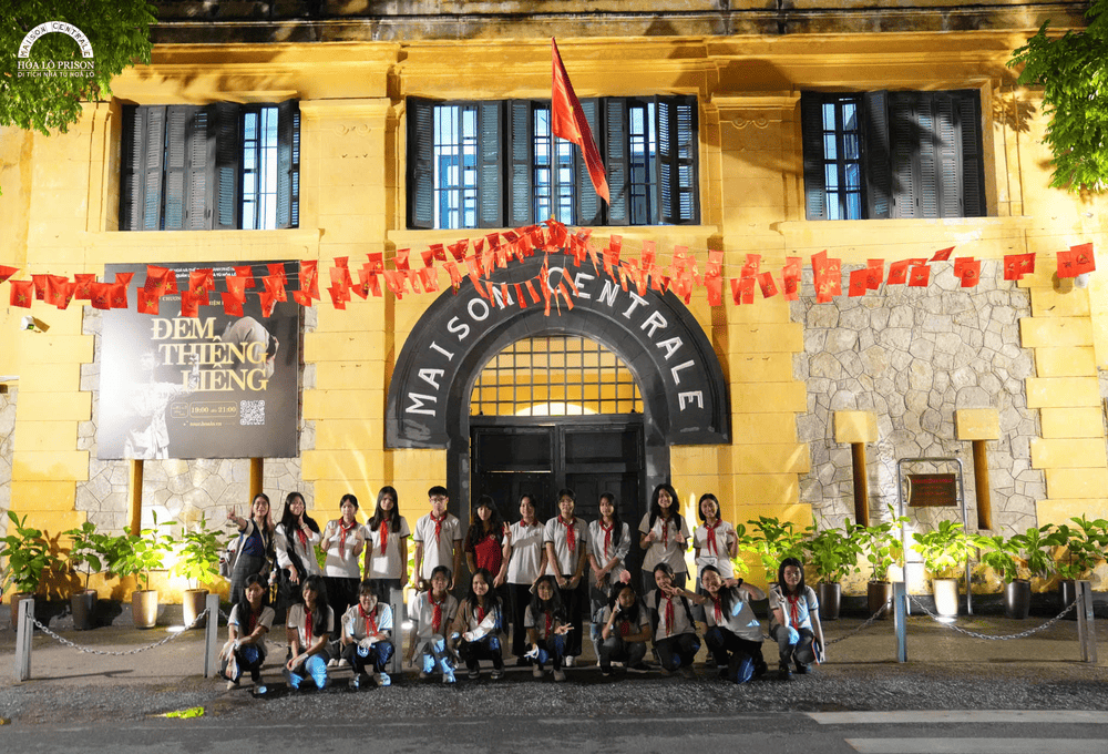 Nhà tù Hỏa Lò bức tranh hiện thực qua lăng kính lịch sử (Nguồn: Di tích Nhà tù Hỏa Lò - Hoa Lo Prison Relic)